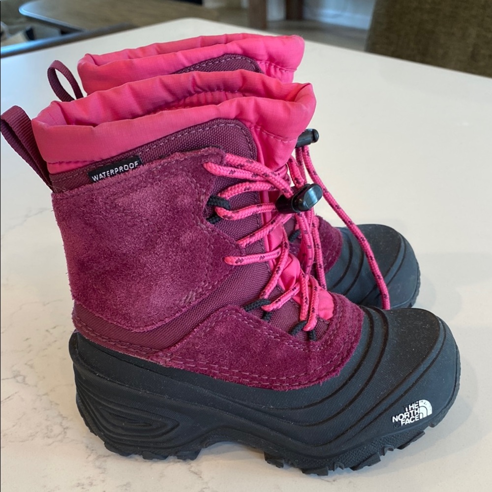 The North Face • Alpenglow V leather snow boots